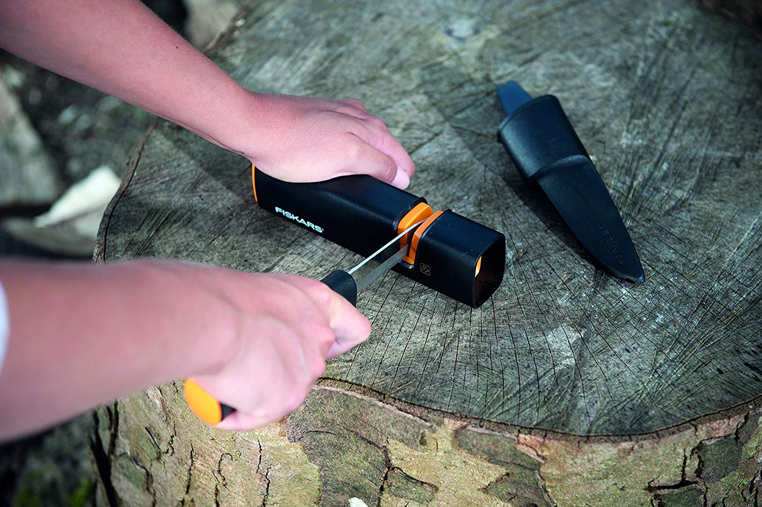 Fiskars Axe Blade and Knife Sharpener - Ceramic Wheels - Safety Guard -  Plastic in the Sharpeners department at